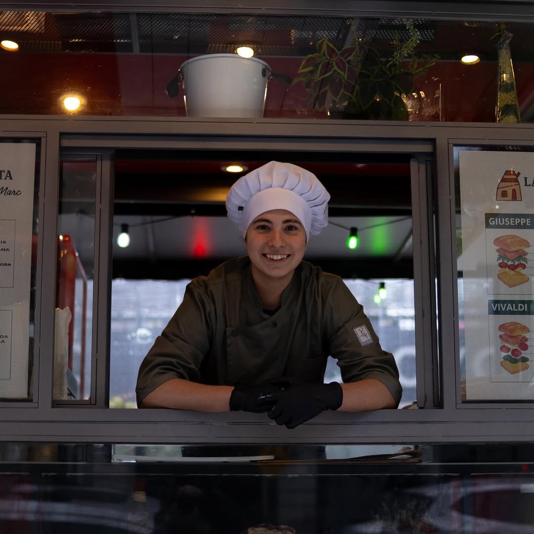 Marc y su papá en la cocina